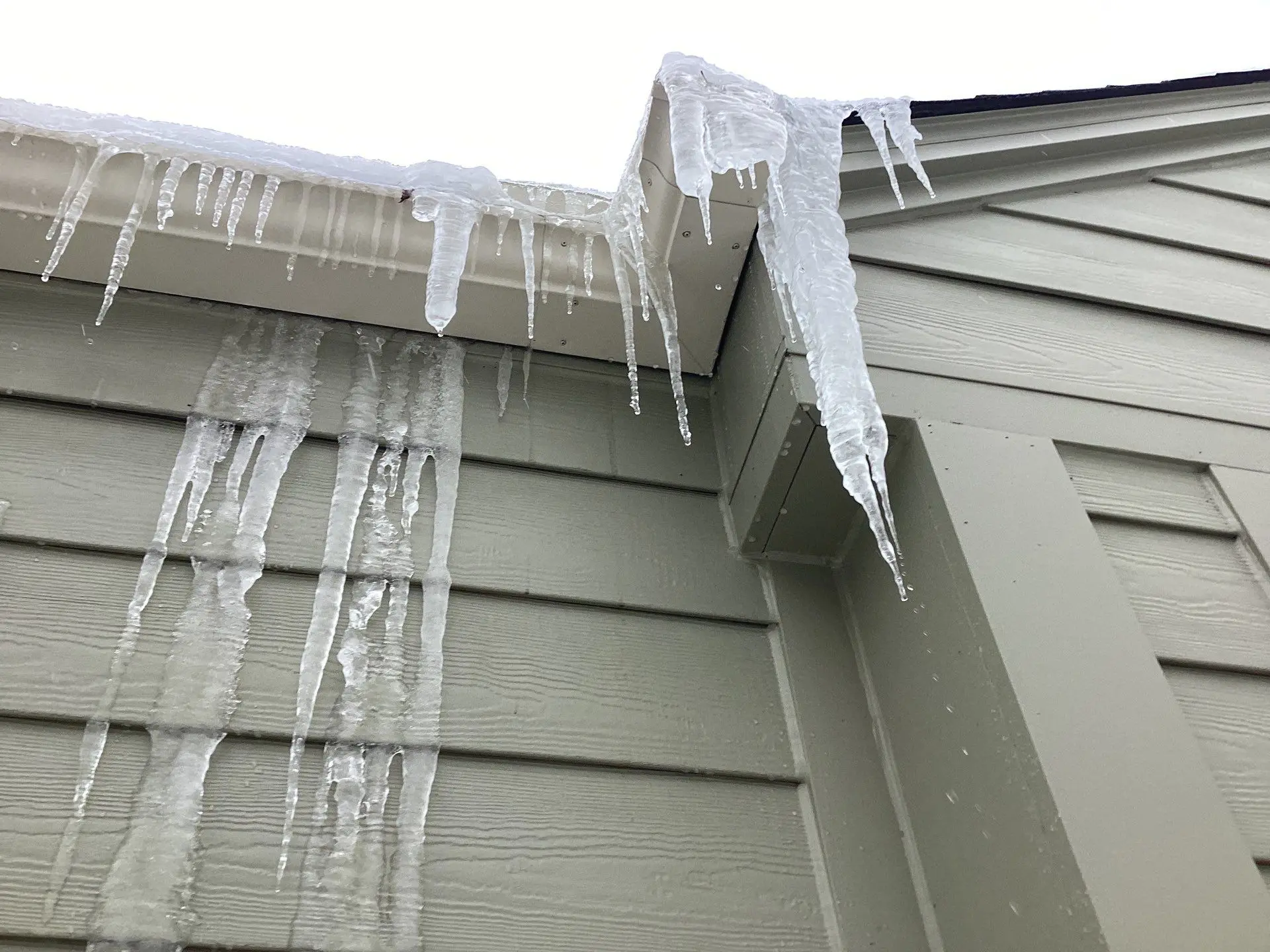Gutter corner and siding inspected for heavy icicle buildup by Performance Roofing and Siding in Birmingham, MI